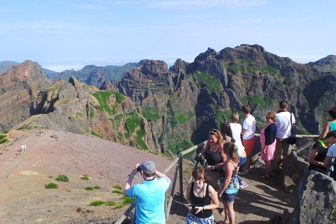 Arieiro Peak, Santo Serra, Cristo Rei in Open Roof 4x4 Experience - Stop 2: Pico do Arieiro (1,818 meters) and the best chance for cloud-top views