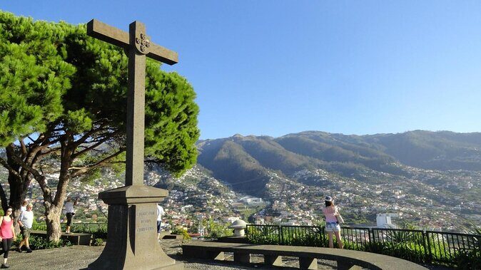 CABO GIRÃO (Half Day tour/3h) / Private Classic Car (4L). - A Classic 4L Ride to Madeira’s West Side Views