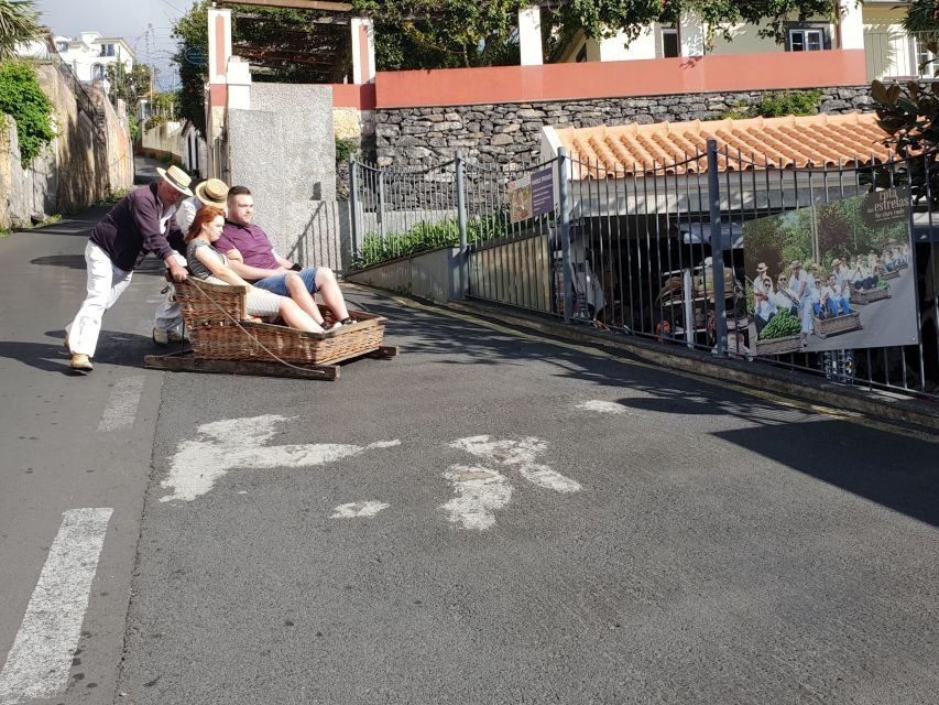 Funchal: Monte Toboggan and Old Town Tour by Tuk-Tuk - Tuk-tuk pickup in Funchal: start in motion