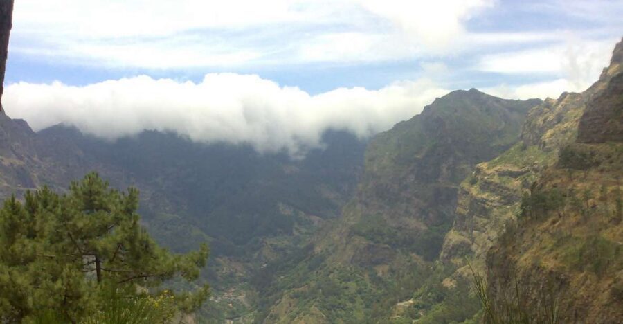Funchal: Nuns Valley Half Day Tour - Curral das Freiras: the horseshoe valley and the nun refuge story