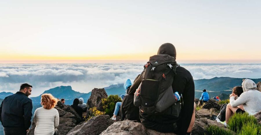 Funchal: Pico do Arieiro Sunrise Transfer Self-guided Hike - Crowd level and your attitude on narrow paths