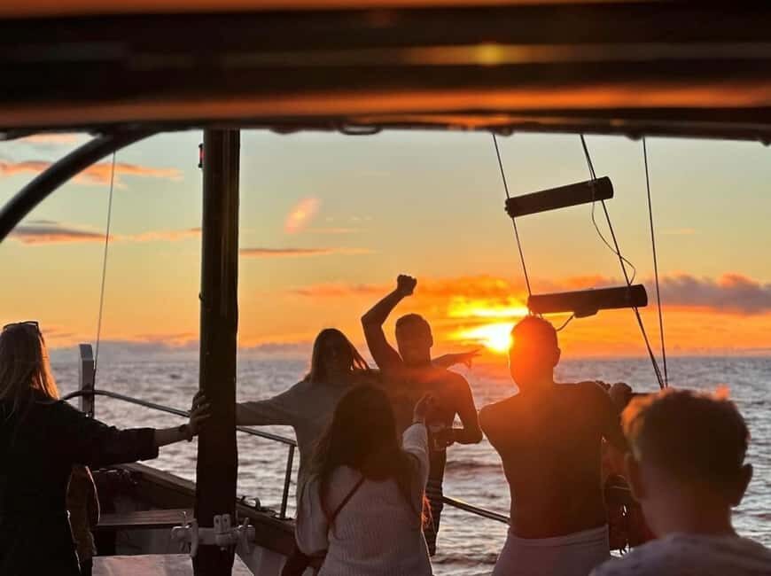 Funchal: Sunset Tour on Traditional Madeiran Boat w/ Drinks - Sunset time: why the cruise timing matters on Madeira
