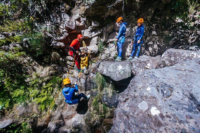 Level 1 - Canyoning For All - Beginner | Funchal - Seven waterfalls: rappel and pulley technique, step by step