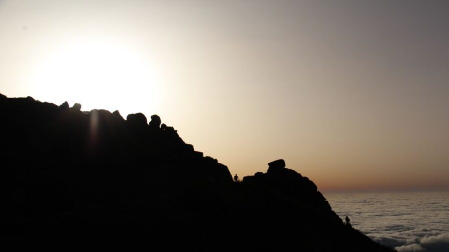 Madeira: Pico do Areeiro Sunrise Tour - Levada dos Balcões hike: short, scenic, and weather-dependent