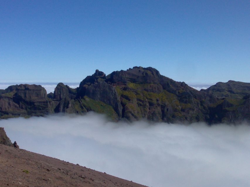 Madeira: Pico do Arieiro & Laurissilva Forest - East tour - Santana’s A-frame houses: why those roofs were a smart invention