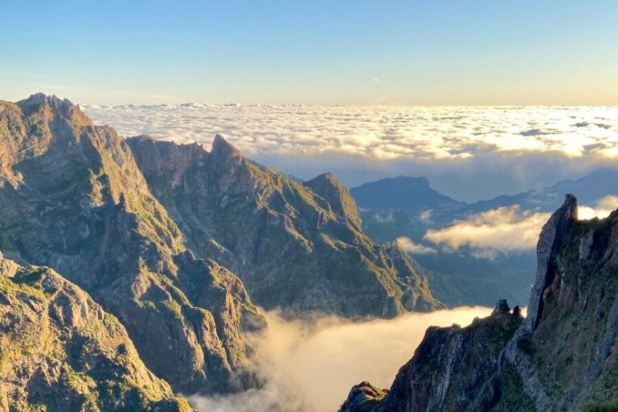 Pico Do Arieiro Pico Ruivo Sunrise or Morning Hike Transfers - From Pico do Arieiro to Pico Ruivo: how the hike plays out