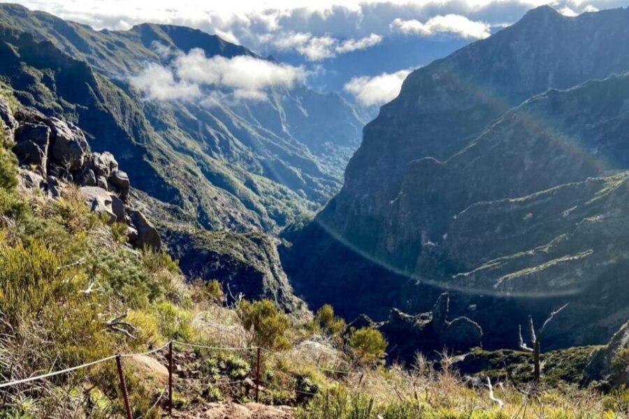 Pico Do Arieiro Pico Ruivo Sunrise or Morning Hike Transfers - What to pack: the mountain weather problem (and the “no shade” reality)
