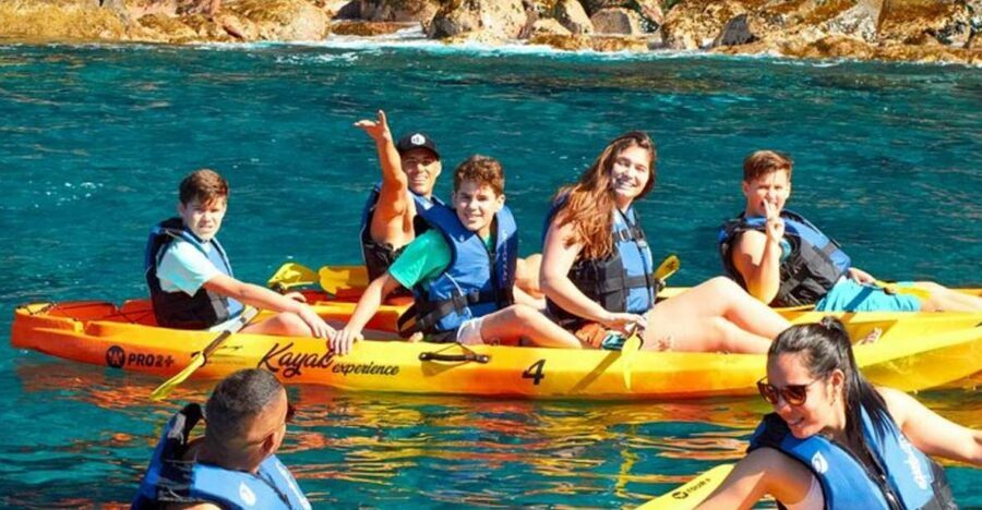 Quinta do Lorde: Kayak Experience in Ponta de São Lourenço - The big idea: seeing Ponta de São Lourenço from kayak-level