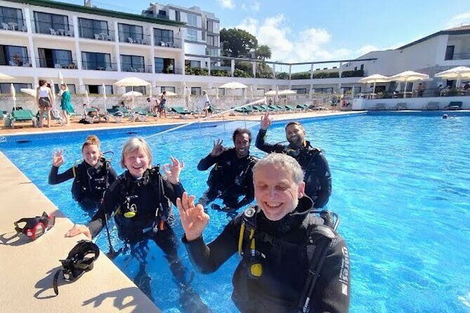 Scuba Diving Experience in Madeira - Theory in the classroom: getting comfortable before the water