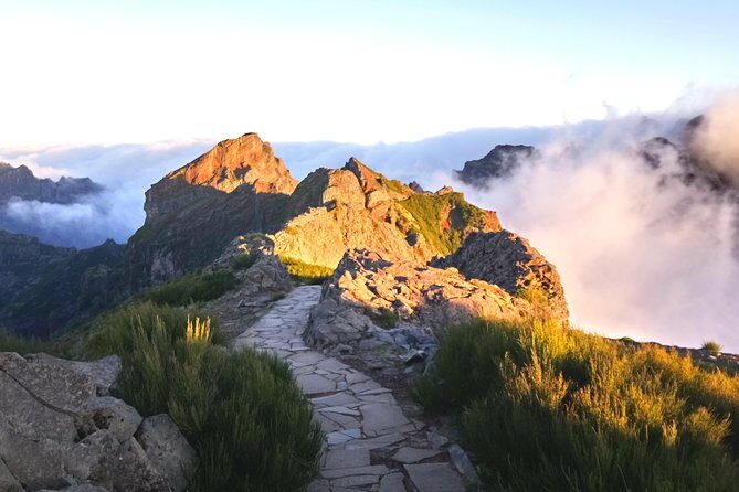 Sunrise Guided Hike PR1 Pico do Areeiro Pico Ruivo small group - Pico do Arieiro to Pico Ruivo: Where the Sunrise Mission Starts