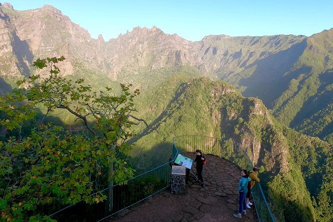 Sunrise Tour @ Pico Do Areiro | Half Day 4x4 Tour - Photo and Packing Tips for a Cold Start With Big Payoff