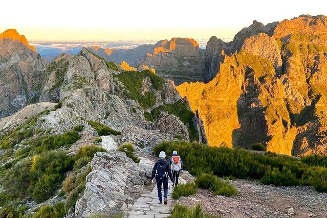 Sunrise Transfer To Pico Do Arieiro, Hike To Pico Ruivo & Return From Teixeira - Stop 1: Funchal and Caniço pickup, plus the calm start